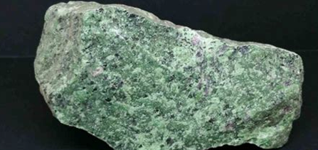 Rubis Zoïsite (Anyolite)